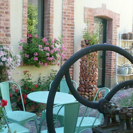 Bed and Breakfast Au Fond De La Cour Veyre-Monton Exterior foto