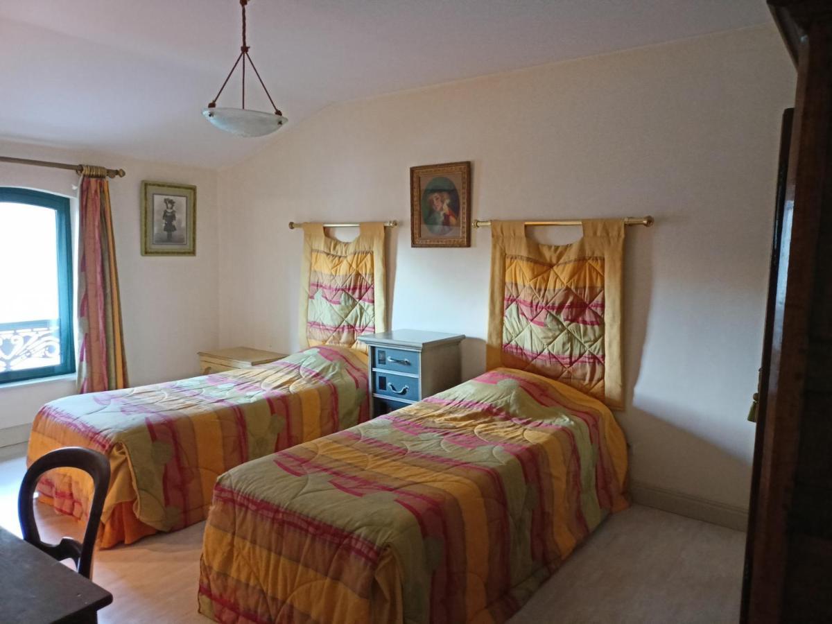 Bed and Breakfast Au Fond De La Cour Veyre-Monton Exterior foto