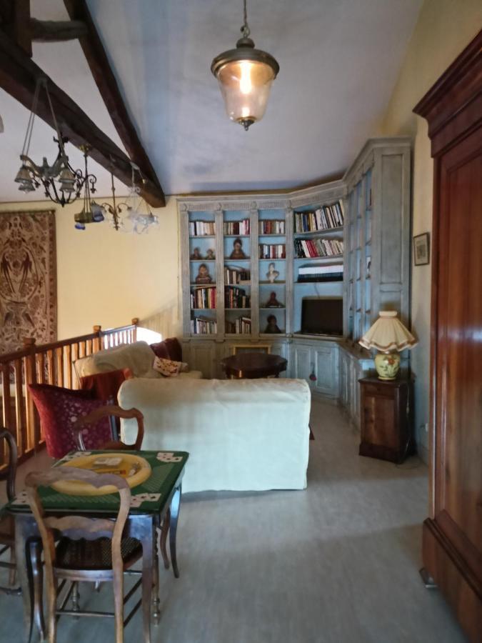 Bed and Breakfast Au Fond De La Cour Veyre-Monton Exterior foto