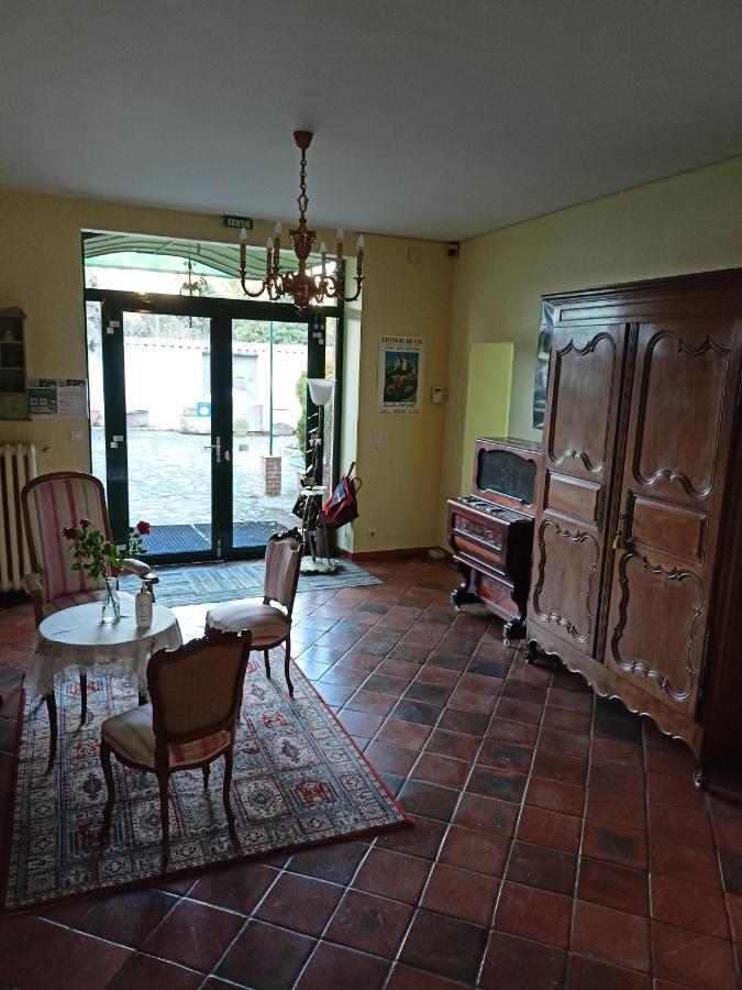 Bed and Breakfast Au Fond De La Cour Veyre-Monton Exterior foto