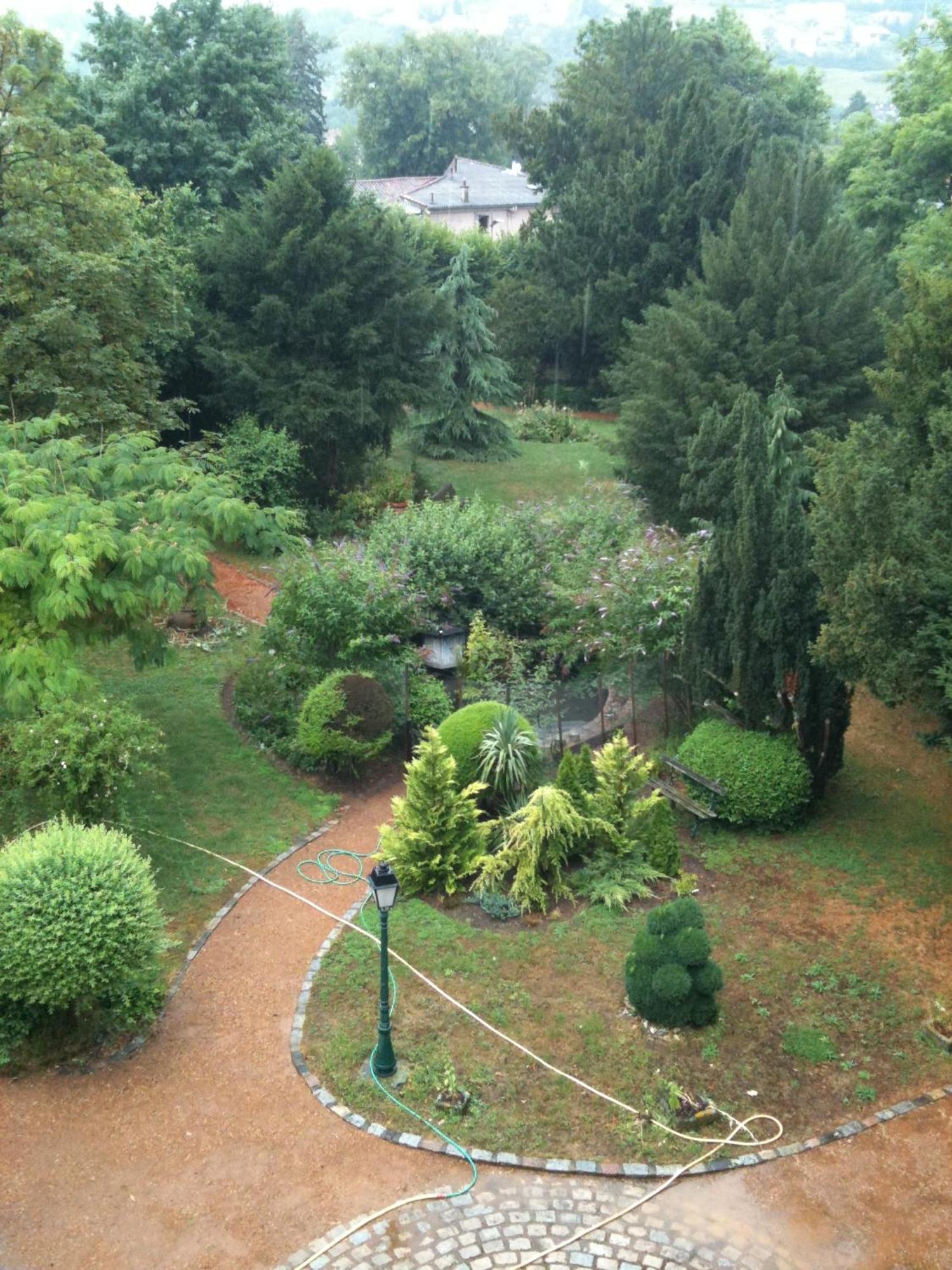 Bed and Breakfast Au Fond De La Cour Veyre-Monton Exterior foto