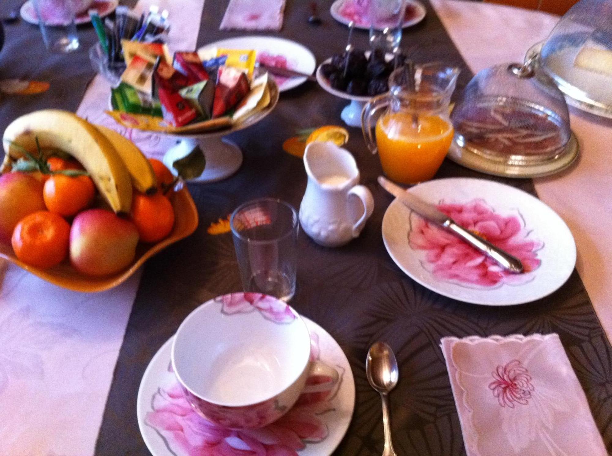 Bed and Breakfast Au Fond De La Cour Veyre-Monton Exterior foto