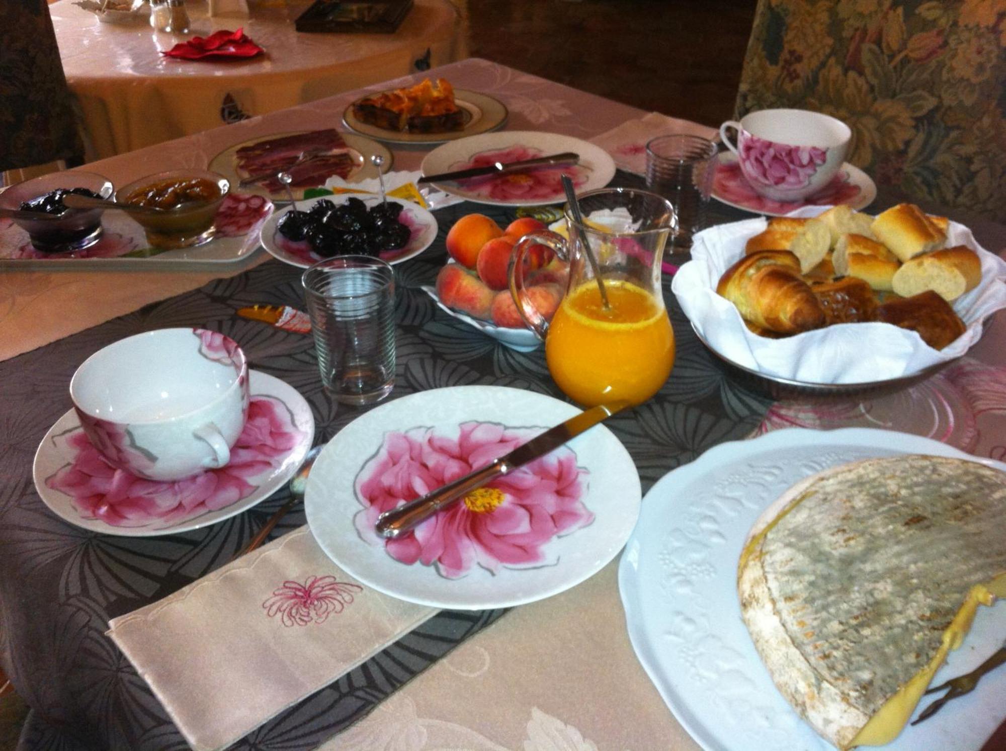 Bed and Breakfast Au Fond De La Cour Veyre-Monton Exterior foto