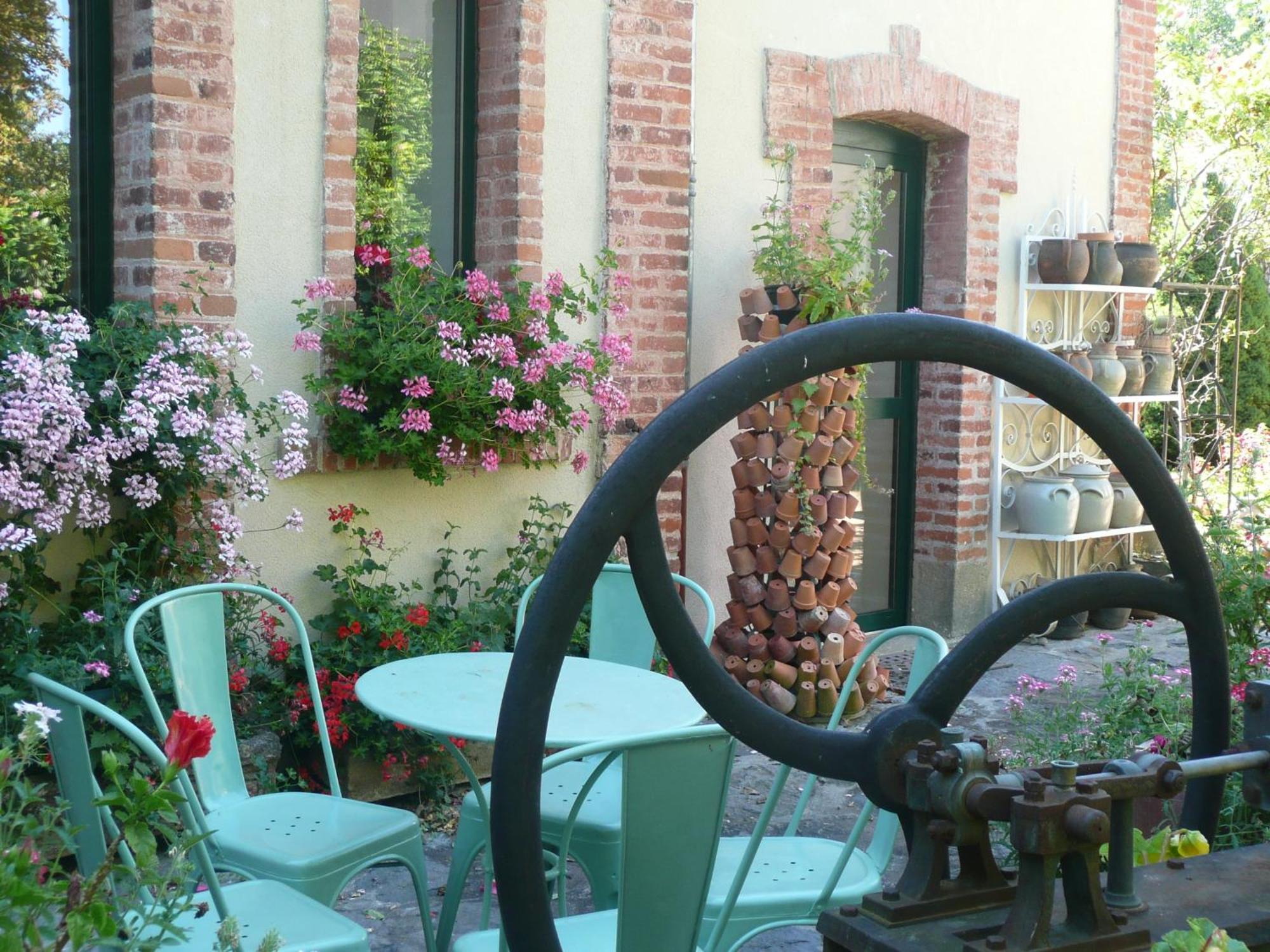 Bed and Breakfast Au Fond De La Cour Veyre-Monton Exterior foto