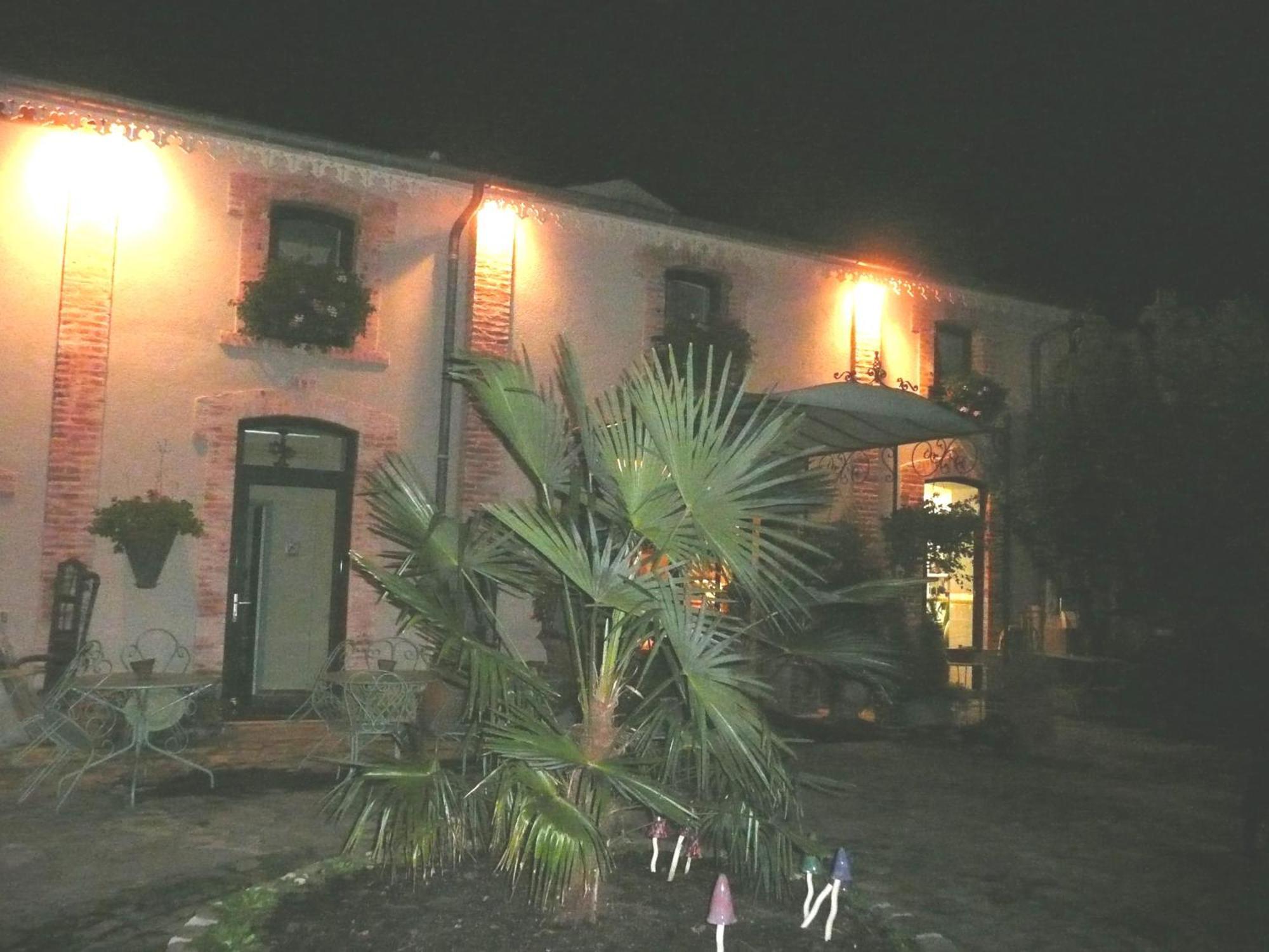Bed and Breakfast Au Fond De La Cour Veyre-Monton Exterior foto