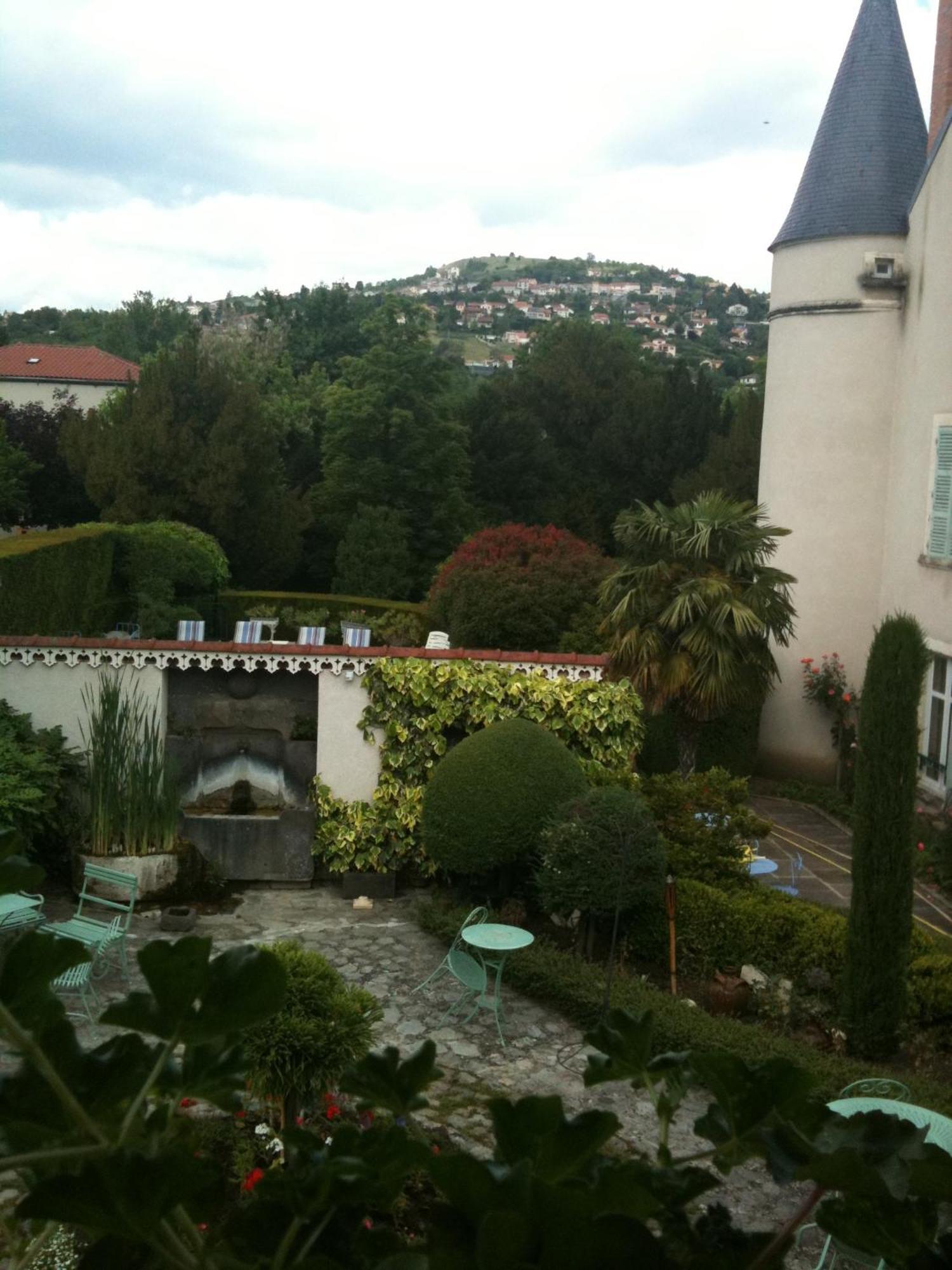 Bed and Breakfast Au Fond De La Cour Veyre-Monton Exterior foto
