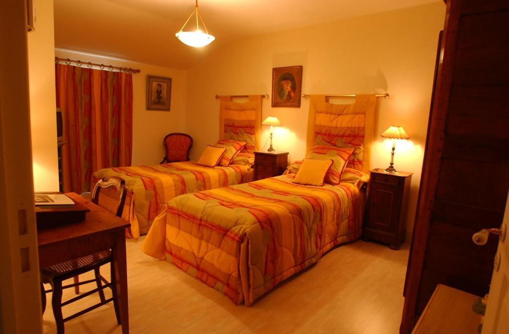 Bed and Breakfast Au Fond De La Cour Veyre-Monton Zimmer foto