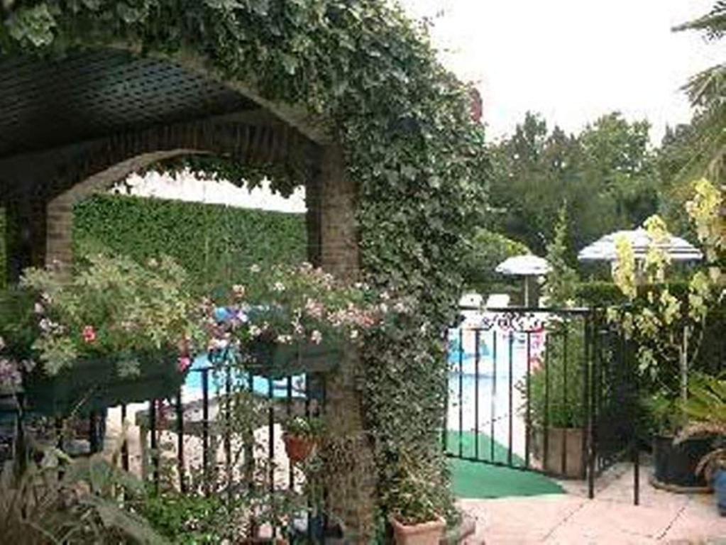 Bed and Breakfast Au Fond De La Cour Veyre-Monton Exterior foto