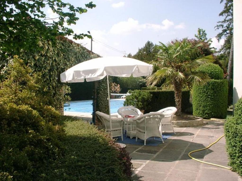 Bed and Breakfast Au Fond De La Cour Veyre-Monton Exterior foto