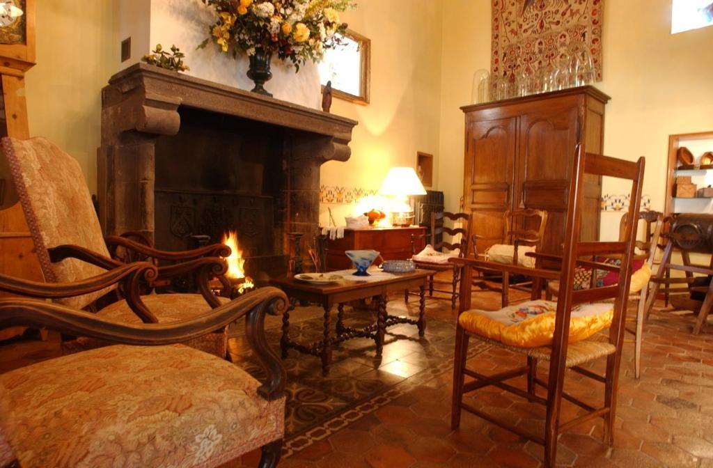 Bed and Breakfast Au Fond De La Cour Veyre-Monton Exterior foto