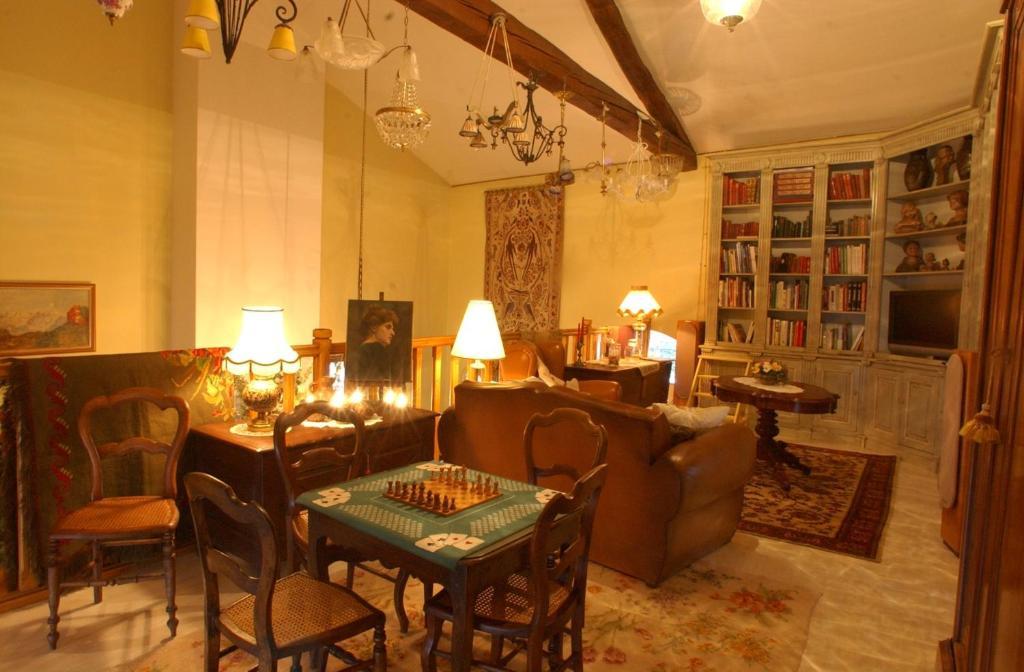 Bed and Breakfast Au Fond De La Cour Veyre-Monton Exterior foto