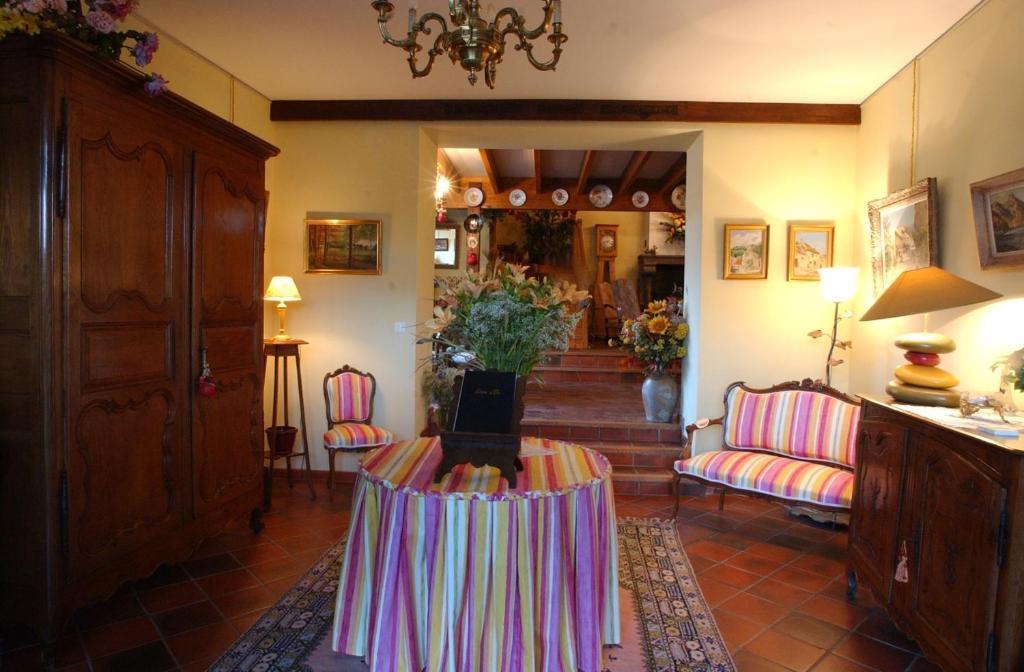 Bed and Breakfast Au Fond De La Cour Veyre-Monton Exterior foto