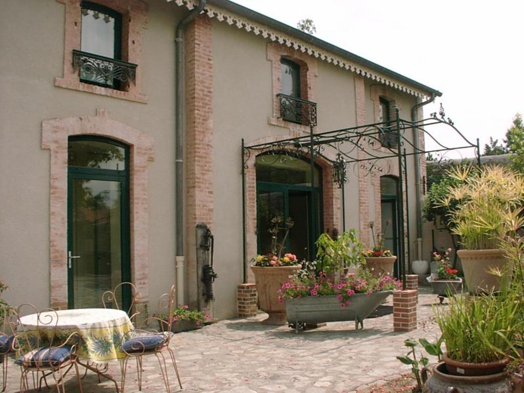 Bed and Breakfast Au Fond De La Cour Veyre-Monton Exterior foto
