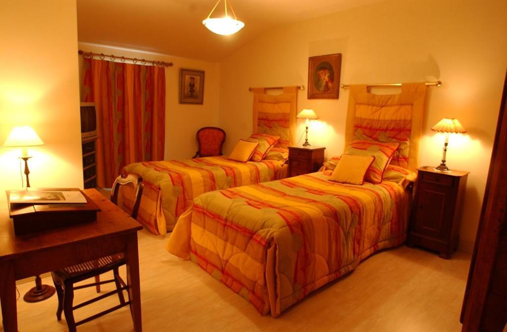 Bed and Breakfast Au Fond De La Cour Veyre-Monton Zimmer foto